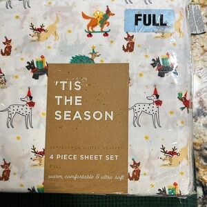 DOG Holiday Themed Full Sheet Set. Sheets and 2 pillowcases.